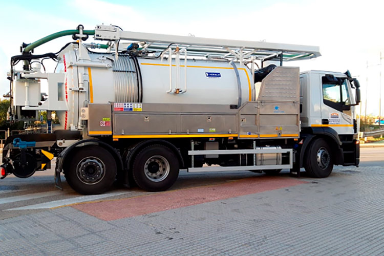 New sanitation truck of San Fernando